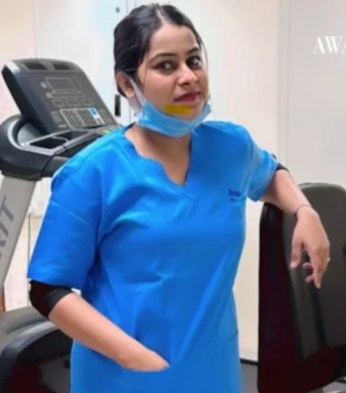 Dr. Adiba Naaz treating a patient at Naaz Wellness Clinic Patna
